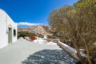 Sunny Hillside Escape - 1