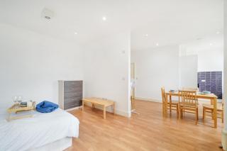 NEW Entire spacious flat with parking - 1