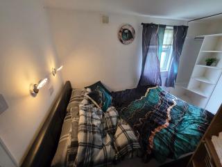 Studio one bed in Dagenham London - 3