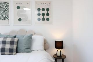 10 off weekly, 20 off Monthly - free parking - Cardiff - 9
