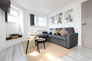 10 off weekly, 20 off Monthly - free parking - Cardiff - 2