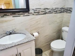 Avalon Regia 3 Bedroom Upstairs Apartment - 3