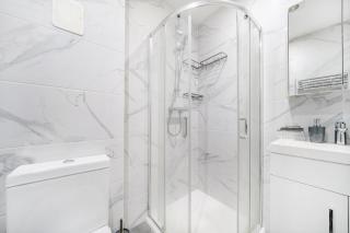 NEW Entire spacious flat with parking - 7