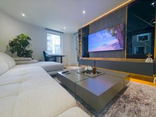 Pass the Keys Luxury 2BR with Balcony Views - 3