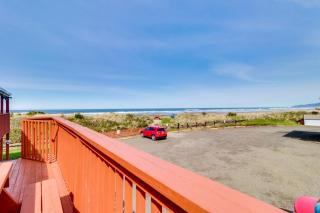 Joe's Oceanview Getaway - 9