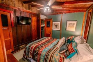 Hobbit House in Big Bear ~ Cozy & historic cabin with Wi-Fi & hot tub - 3
