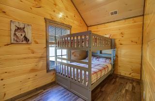 Come stay with us! Reduced Rates, Close To DW - 9