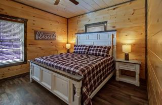 Come stay with us! Reduced Rates, Close To DW - Sevierville - 2