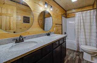 Come stay with us! Reduced Rates, Close To DW - 1