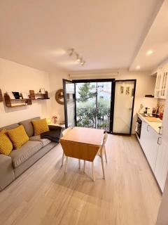 Rincón tranquilo junto al Mediterraneo en Cadaqués - 0