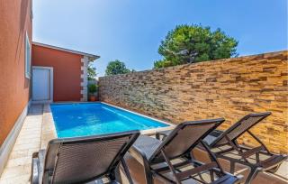 5 Bedroom Lovely Home In Sisan - 1