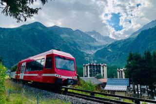 48m With Balcony And Mountain View! - 1