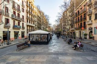 Fridays Flats Whisper-quiet Near Sagrada's Heart - 1