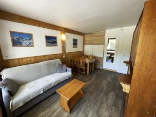 Studio rénové, ski aux pieds, balcon ensoleillé, 4 pers., centre des Menuires - FR-1-452-195 - 0