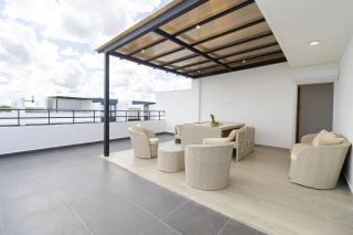 Spacious 3BD Penthouse Private Rooftop Sea Breeze - 1