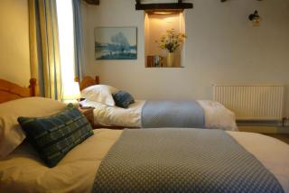 Charming Upper Solva Cottage by Beaches and Harbour - Solva - 4