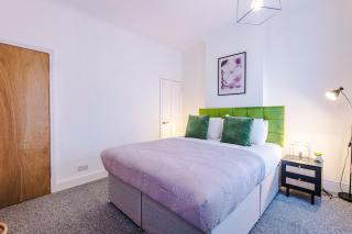 Foxton Manor - Stylish 3Bed Retreat, Free Parking & Netflix, WiFi - 1
