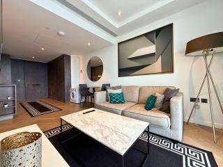 Battersea Power Station Skyline Suite, Private Balcony Terrace, AC, 1000MB SuperFast Wifi - 4