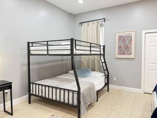 Huge apartment near NYC, Parking - North Bergen - 1