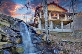 Sleeps 16 Hot Tub Sauna Dogs Welcome Ping Pong - 0