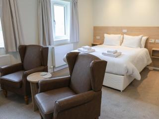Jubilee First-floor King-size Bedroom - 7