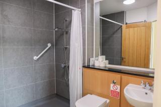 Jubilee First-floor King-size Bedroom - 6