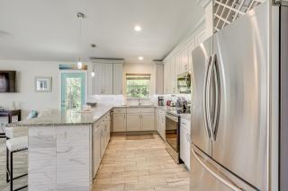 1 Block to Beach, Patio Updated St Augustine Home - 6