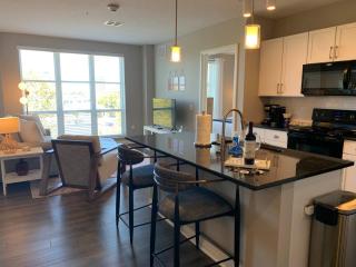 The City View Suite Garage Parking Top Floor! - Columbus - 1