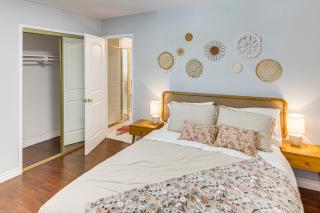 Private Yard with Pool Bright Escape in Canoga Park - Canoga Park - 5
