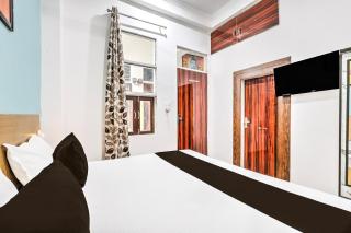 Hotel O Vrishti Residency - Noida - 9
