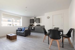 Smart 1 Bedroom Apartment in Bradford with Parking - 4