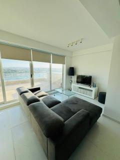 Panoramic & Jacuzzi Seafront, Seaview Sliema Penthouse - 9