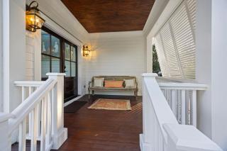 AV3-37: 3 37th Avenue - 1