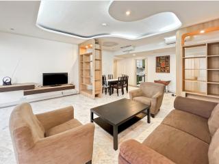 Large & Luxury Menteng Apt 3BR Pool, Gym Wi-Fi - 0