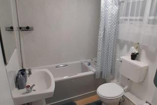 2 Bed Apartment Sleeps4 with FreeP & Internet - Northampton - 8