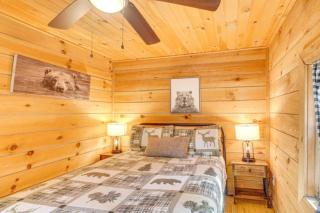 Bear In Flannel Cabin Hot Tub - Townsend - 8