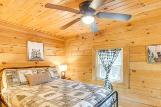 Bear In Flannel Cabin Hot Tub - Townsend - 4