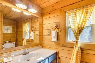 Bear In Flannel Cabin Hot Tub - Townsend - 3