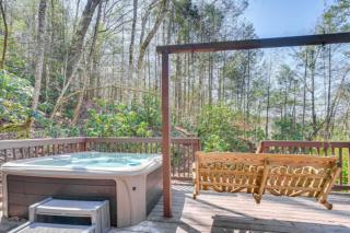 Bear In Flannel Cabin Hot Tub - Townsend - 9