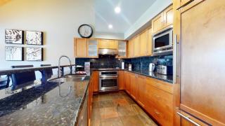 Spacious Chalet with PRIVATE Hot Tub by Harmony Whistler - Whistler - 3