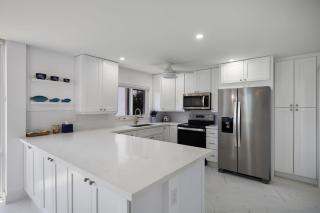 Gorgeous Island Beach Club Condo BRAND NEW - 6