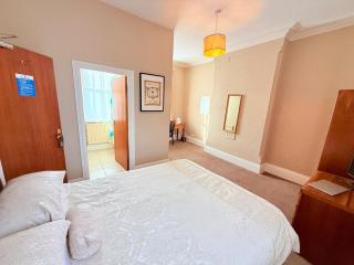 Near Hylands hotel - Nottingham - 4