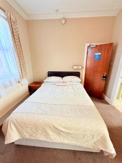Near Hylands hotel - Nottingham - 5