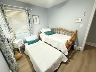 Cozy midtown 3 bedroom 1 bath - Danville - 8