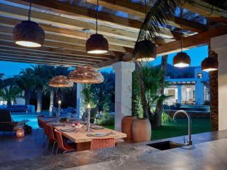 Refined villa, designed in Blakstad style, 6 bedrooms, a large swimming pool - 0