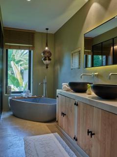 Refined villa, designed in Blakstad style, 6 bedrooms, a large swimming pool - 1