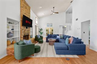 Sleeps 18 - Pool Slide Pickleball & Fire Pit - 9