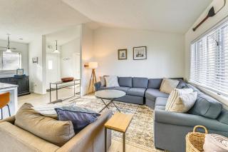 Lake View and Deck Group Getaway in Whitehall! - Whitehall - 5
