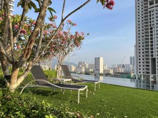 Georgetown 2BR Luxury Condo Unbeatable Night View Infinity Pool Attractions Food Fully Equipped - 1