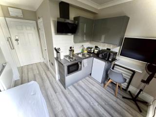 Central, 3 minute walk from nearest tube - London - 2